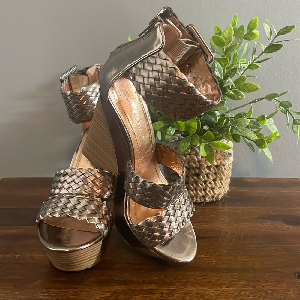 BCBGENERATION Matte Bronze/Metallic Size 6.5 Medium Wedge Sandle Heels